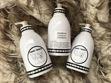 This organic shampoo is an ideal short and long hair coat hydrating cleanser, with essential vitamin