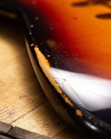Relic'd '59 3-Tone Sunburst on a 1959 Stratocaster Body with Medium-Heavy Aging and Distressing.