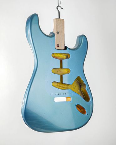 Relic'd Lake Placid Blue '60s Stratocaster Body with Light Aging/Distressing and Parts Shadows.