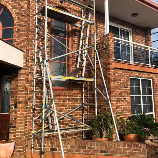 Static scaffold setup for window painting 