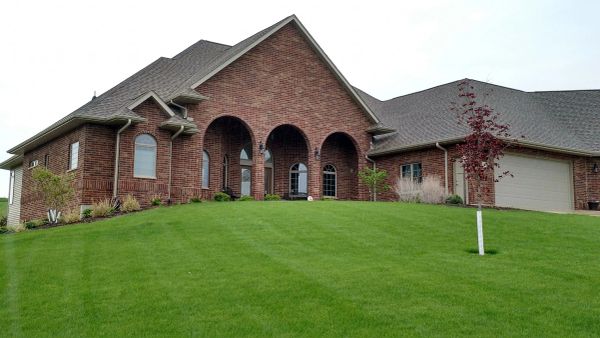 Roberts's Masonry, Dubuque, IA - Residential Brick Masonry.
