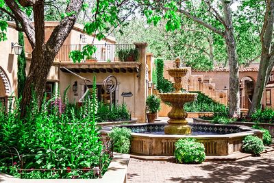 Sedona Wine & Vortex Tours - Courtyard and fountain at Tlaquepaque.