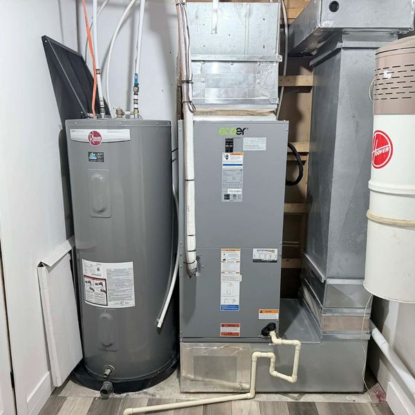 Chauffe-eau électrique/Système de fournaise électrique à air pulsé combiné avec une thermopompe