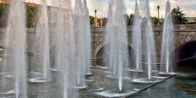 Fuente con boquilla con chorros en efecto Cascada