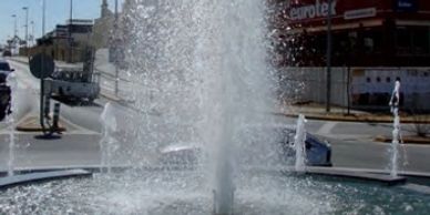 Fuente con boquilla con chorros de abeto de Nieve
