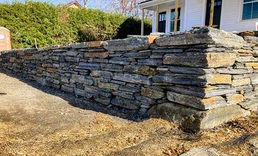 Stone retaining wall