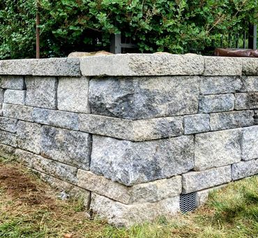 Stone retaining wall