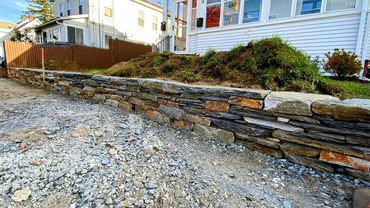 Stone retaining wall