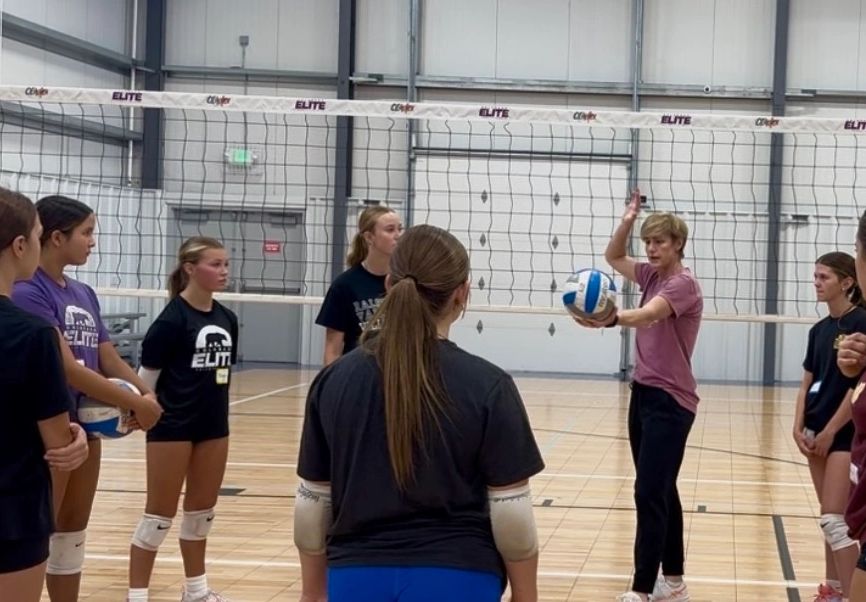 Dana Coaching serving to a group of students