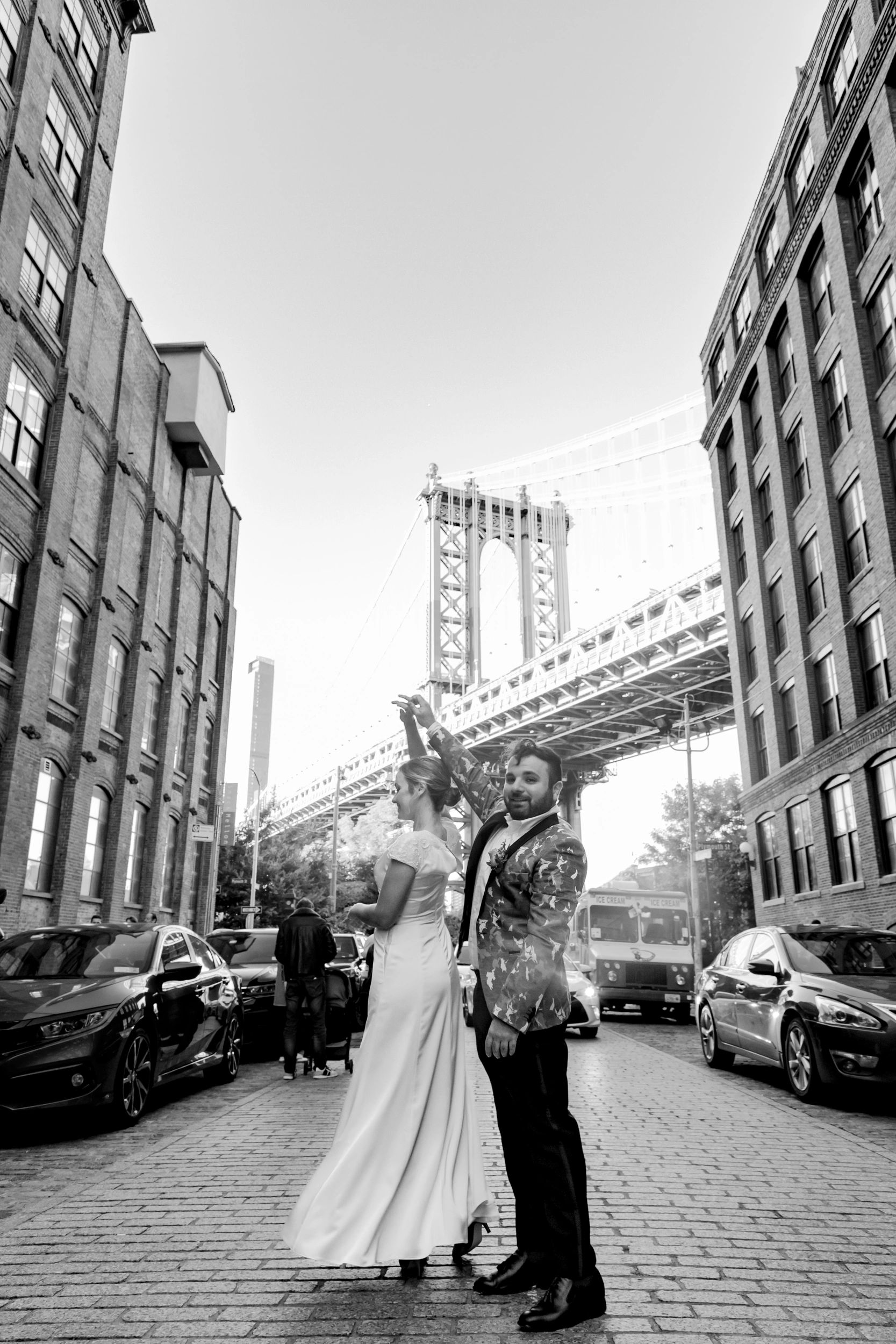 Experience a romantic elopement at the Brooklyn Bridge in DUMBO, Brooklyn!