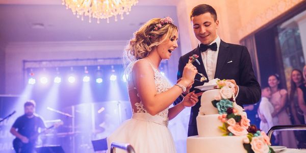 A couple cutting the wedding cake.