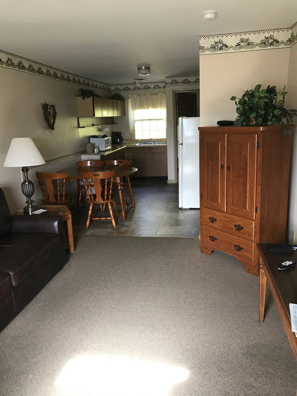 Home away from home in the comfort of a two bedroom
efficiency at Smoketown Inn of Lancaster County.
