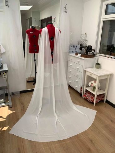 Chiffon, detachable Cape