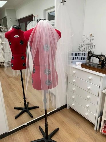 Fingertip Length Swarovski Crystal Veil