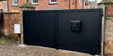 The Stroud aluminium driveway gate for swing gates, sliding gates and bespoke gate solutions