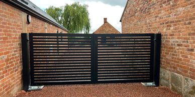 The kingsway ruby aluminium TFS driveway gate Gloucestershire & Bristol and Oxfordshire