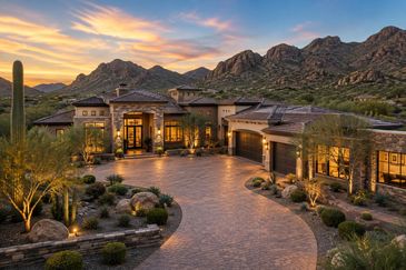 Luxury desert home representing complex residential real estate appraisal services in the Phoenix area.