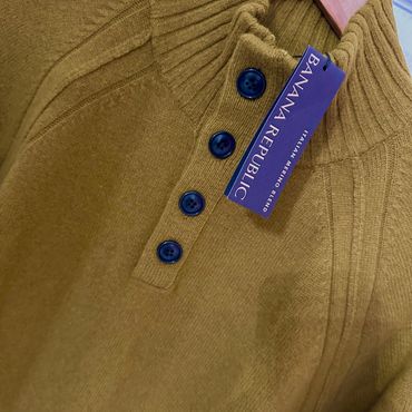 Banana Republic Sweater moss green Size M. P5,600.00 Less 30% + add’l 30%.