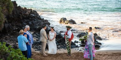 Simple elegant small elopement wedding on Maui. Photography and coordination by Creative Island Visi