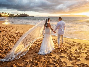 Romantic Maui wedding sunset couple photos