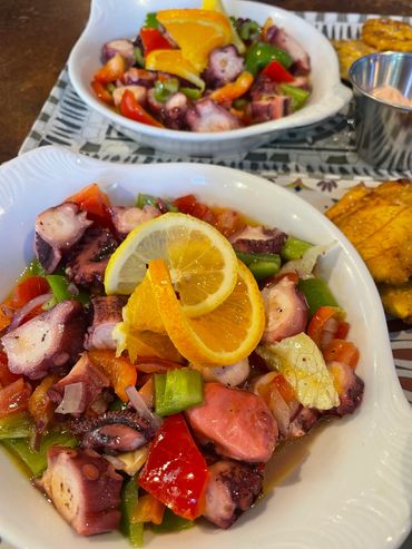 Ensalada de Pulpo con Tostones