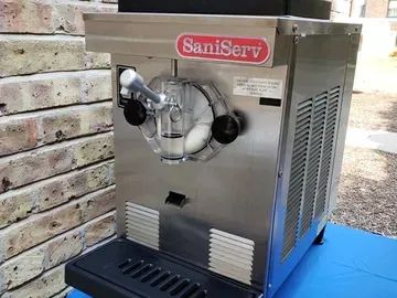 The Best  Soft Serve Ice Cream  Machine Rental in Chicago.