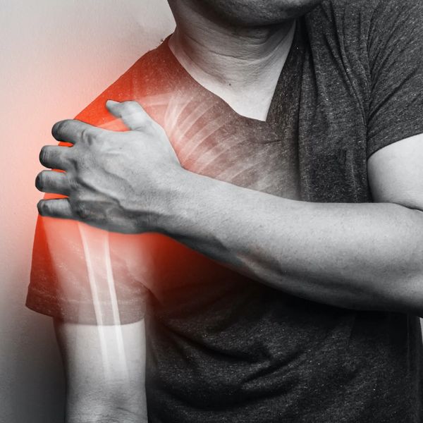 Sports massage treatment for rotator cuff shoulder pain in Chingford and Highams Park