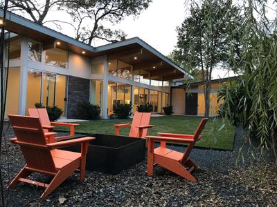 We build homes with natural materials, energy efficiency, and an outdoor connection.