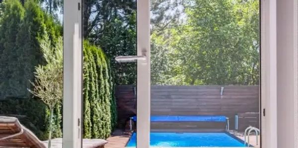 Enjoy clear outdoor views with home window tinting—enhancing privacy, comfort, and energy efficiency