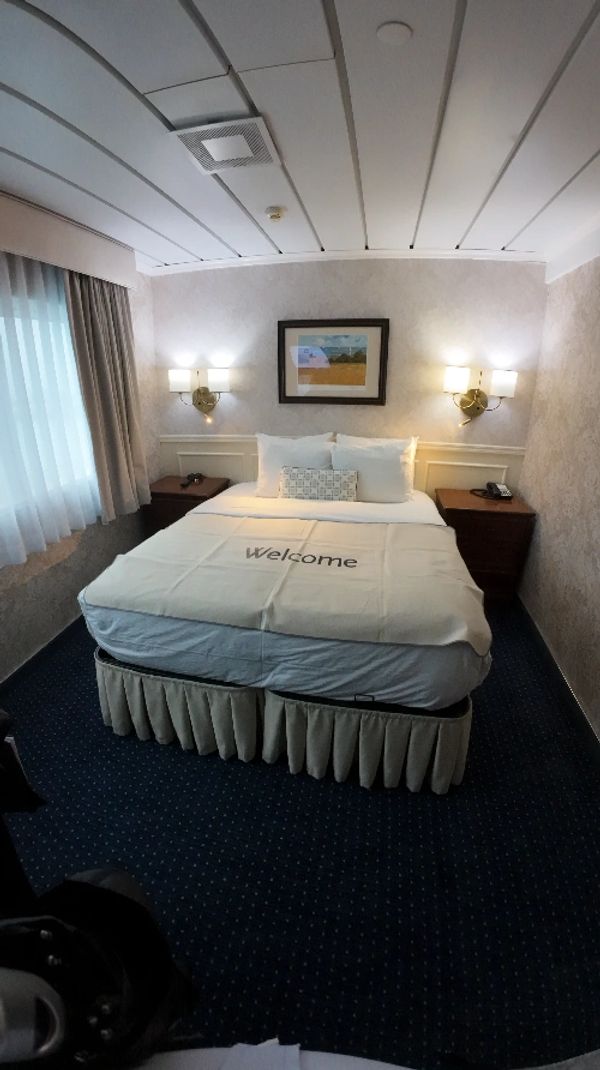 Queen bed.