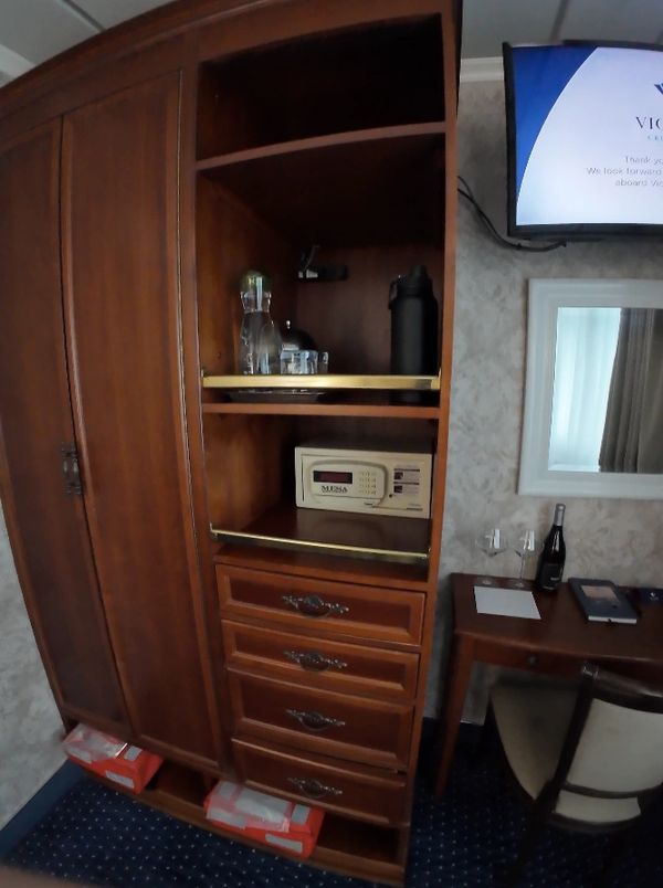Desk, tv, closet,