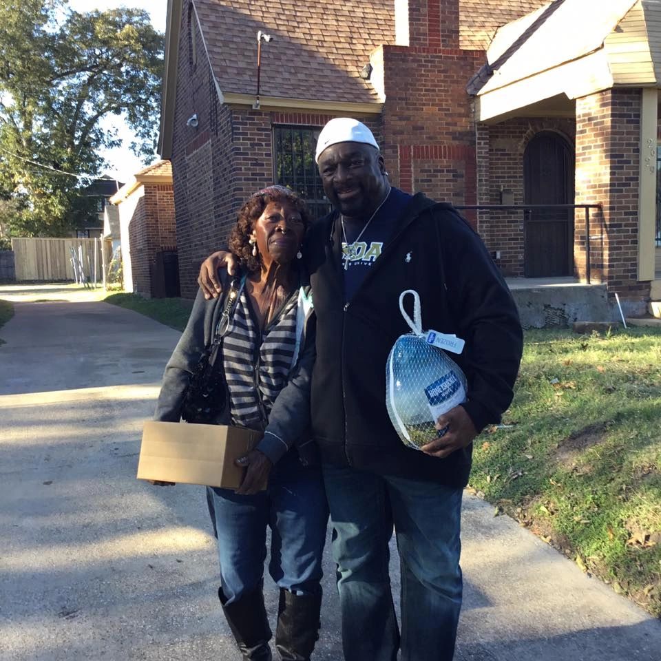 //img1.wsimg.com/isteam/ip/bcfd54ee-db95-465a-a7cd-40110da1c630/Turkey%20giveaway.jpg/:/cr=t:0%25,l:0%25,w:100%25,h:100%25/rs=w:1300,h:800