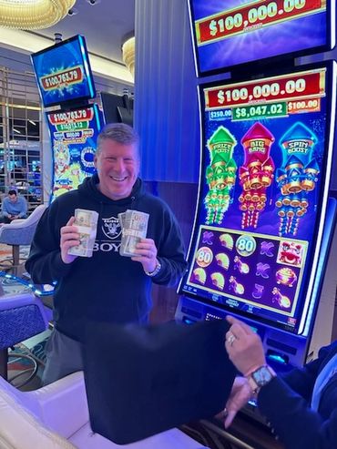 Winning the Grand Jackpot of over $103,000 at the Palazzo Las Vegas