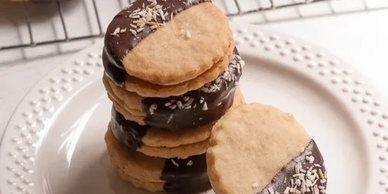 Amy's Cookies Biscotti ricoperti al cioccolato: dolci artigianali per concept store