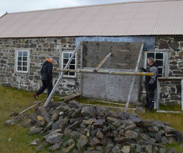 Neil and John at the Galpon at Darwin