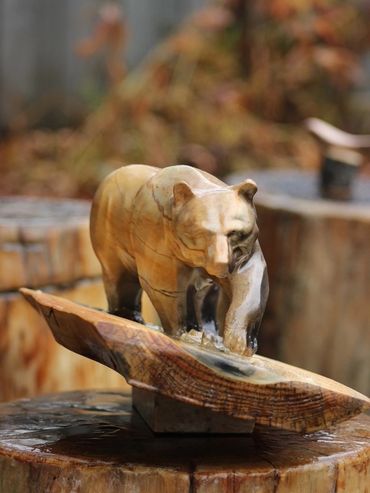 Ours sculpture de wesley Booker à la belle galerie du vieux port de québec