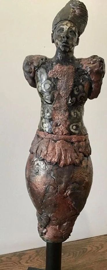 Image de près d'un RAKU de l'artiste Carole Fontaine de la Belle Galerie