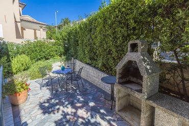 garden grill in blue pearl apartments