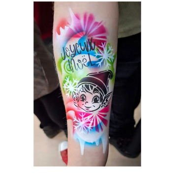 Tatouage à l'aérographe format dans un dépouillement d'arbre de noël à Terrebonne, dans Lanaudière