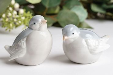 Vintage porcelain bluebirds accessorizing a dinner tabletop.