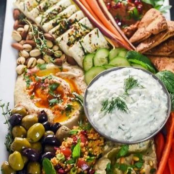 Mediterranean Caterer
Pick-up Catering
Women-owned business
Funeral Catering
Corporate Catering