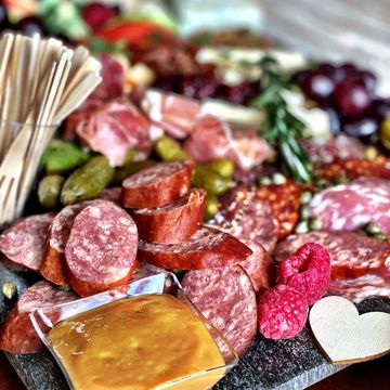 Charcuterie
Catering Denver
Pick-up Catering
Women-owned business
Funeral Catering
Corporate Caterer