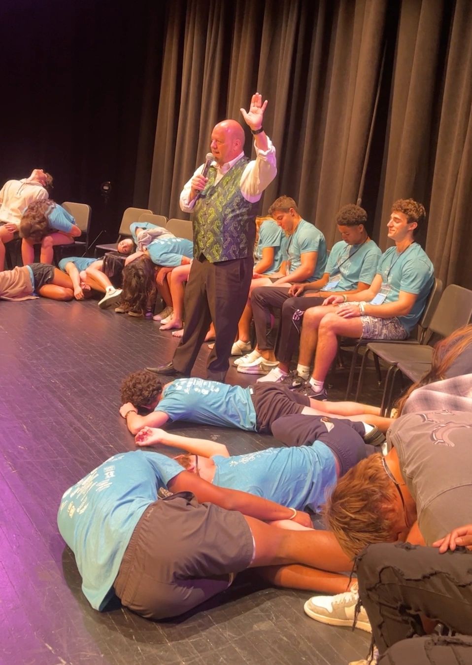 New Jerseys most popular comedy hypnotist is available for college hypnosis shows. 