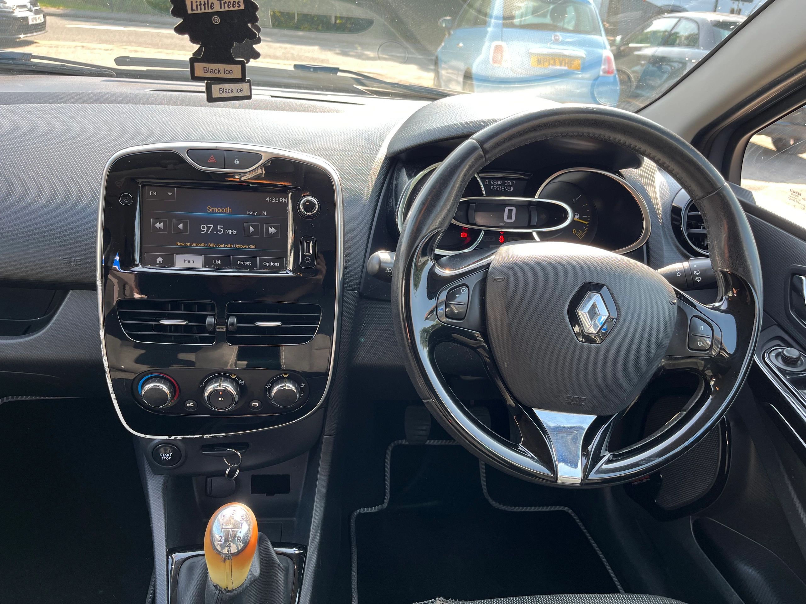 2014 Renault Clio thumbnail 17