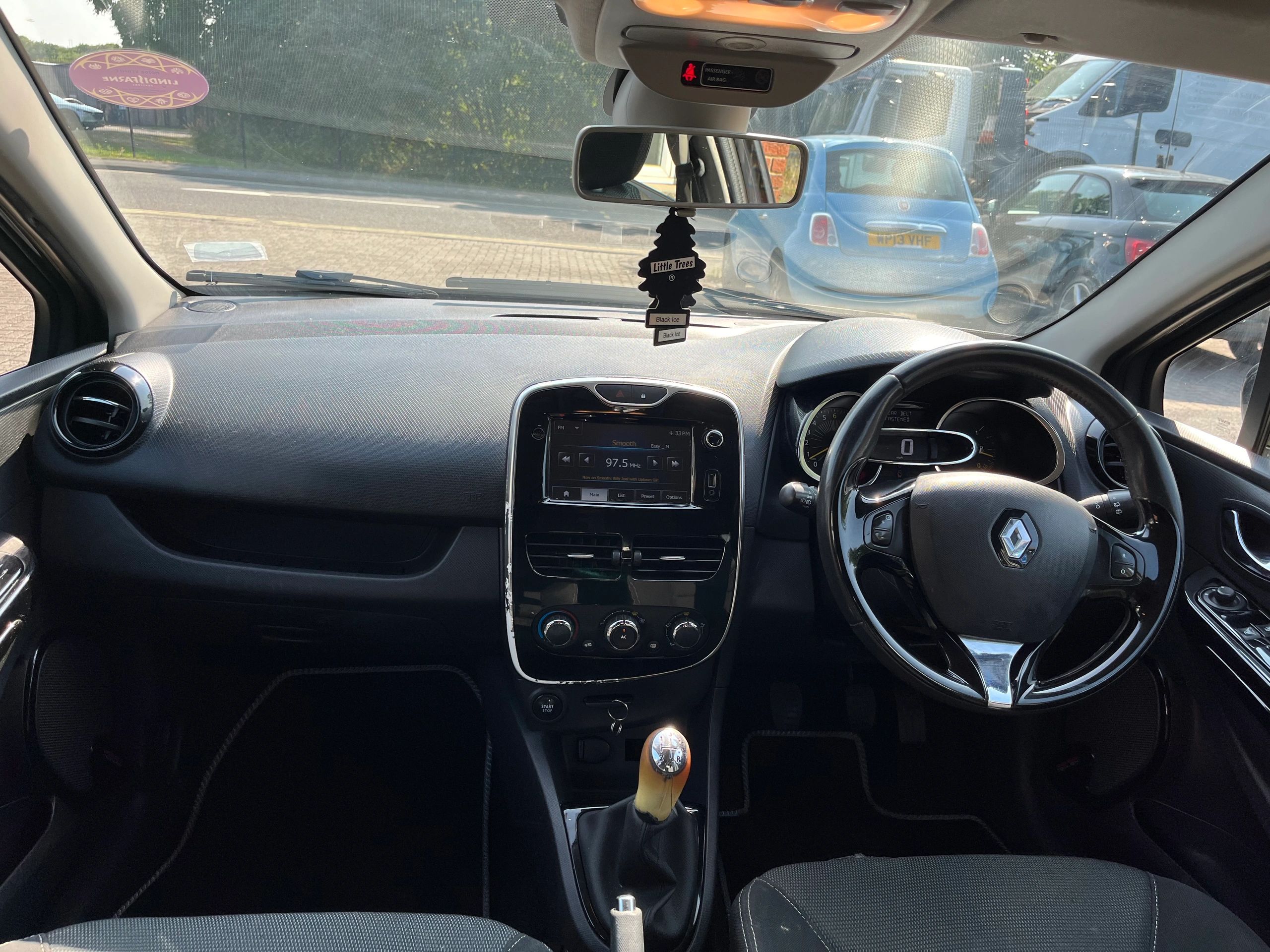 2014 Renault Clio thumbnail 18