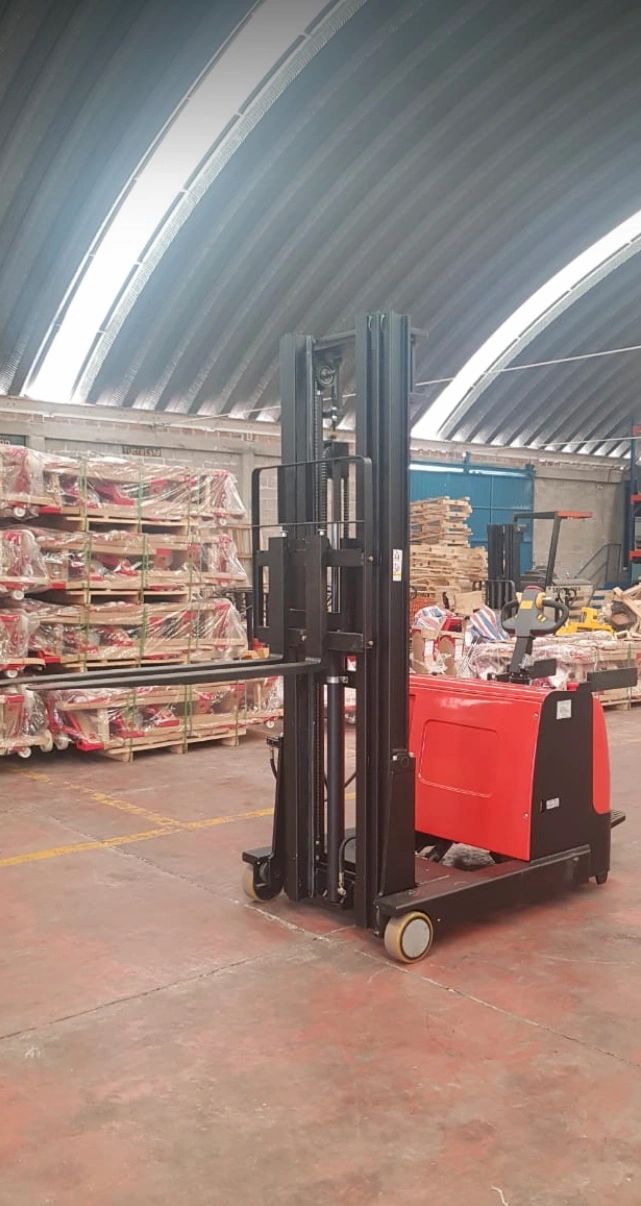 apilador electrico reach, apilador electrico con reach, electrico, apiladores electricos con reach