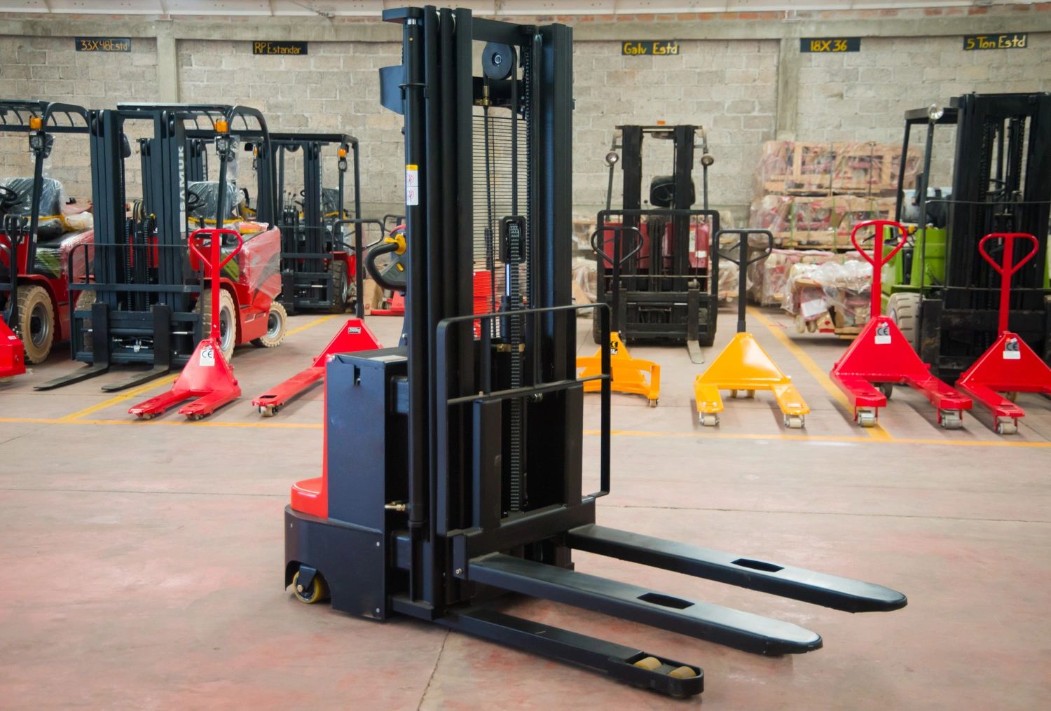 apiladores eléctricos, Apiladores hidráulicos, auto transporte de carga, apiladores electricos,