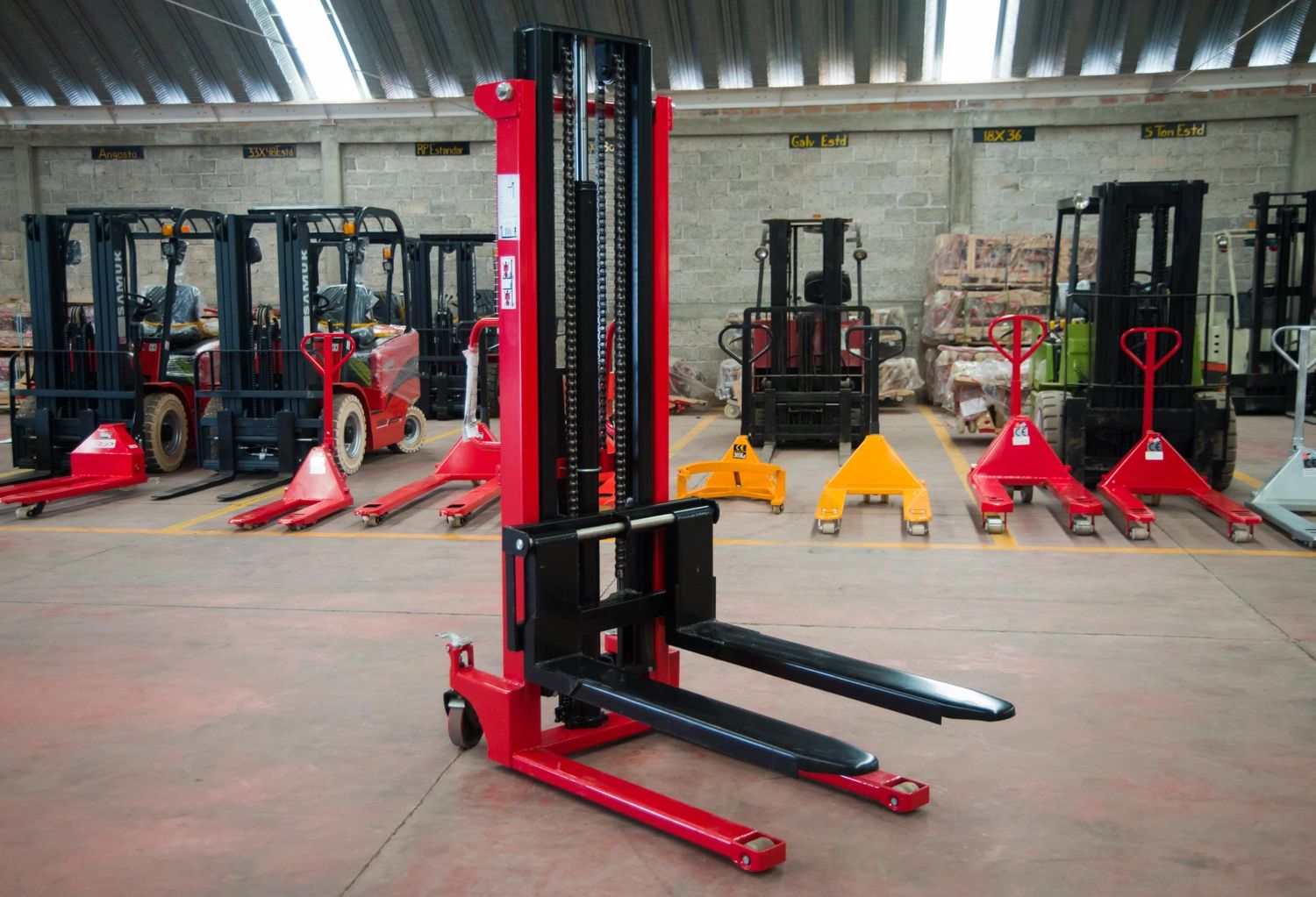 apilador angosto, apilador hidraulico angosto, apilador doble torre, apiladores angostor, tarimas