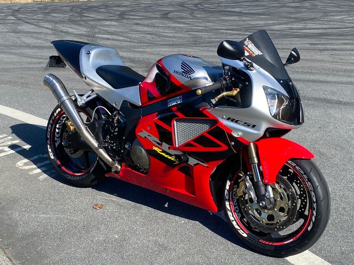 2003 HONDA RC51 WITH CARBON FIBER,  WHEEL GRAPHICS AND TIRE STICKERS.  SUBTLE AND CLEAN.
