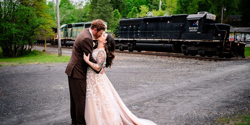 married couple kissing as the train passes